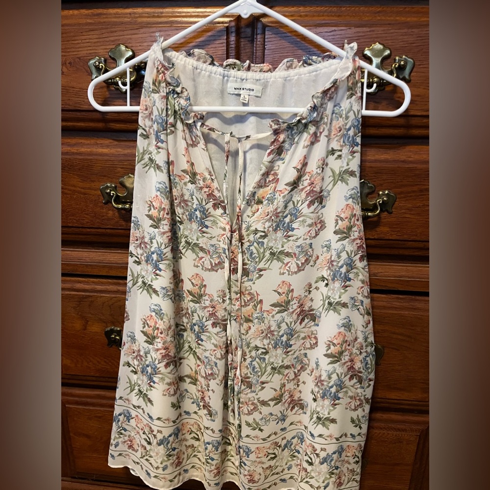 Max Studio dressy top size large
